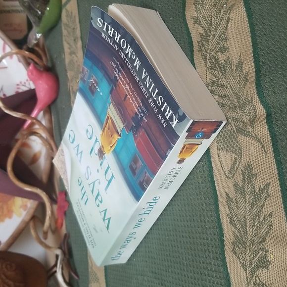 📚THE WAYS WE HIDE, NOVEL - Picture 2 of 9